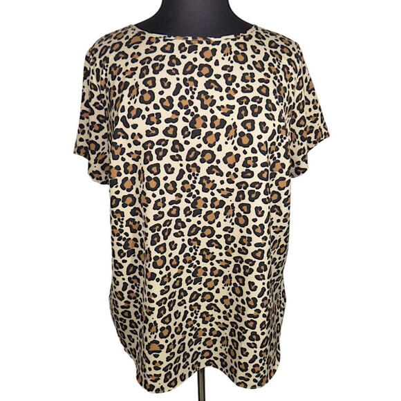 Ava + Viv Women's Leopard Print Short Sleeve Back Button Detail Blouse Plus 1X - Picture 1 of 11